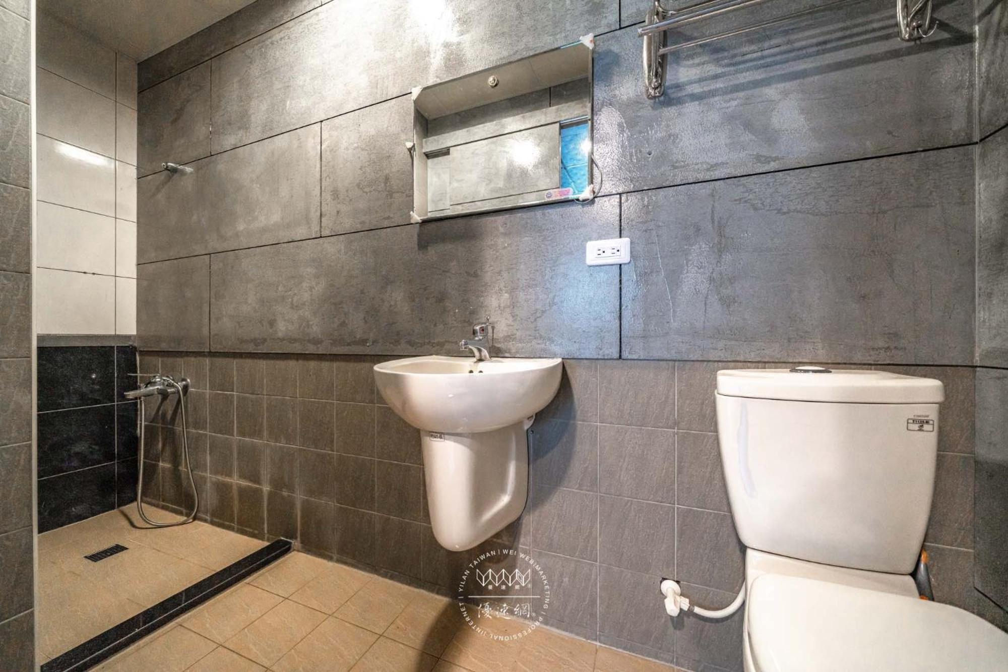 羅東夜市 工業loft旅宿 Loft House ليودونغ المظهر الخارجي الصورة